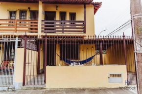 Casa a 300 metros da praia do Centro - WIFI 200MB - Netflix - 2 Quartos - Cozinha equipada - Churrasqueira - Pet friendly - Quintal